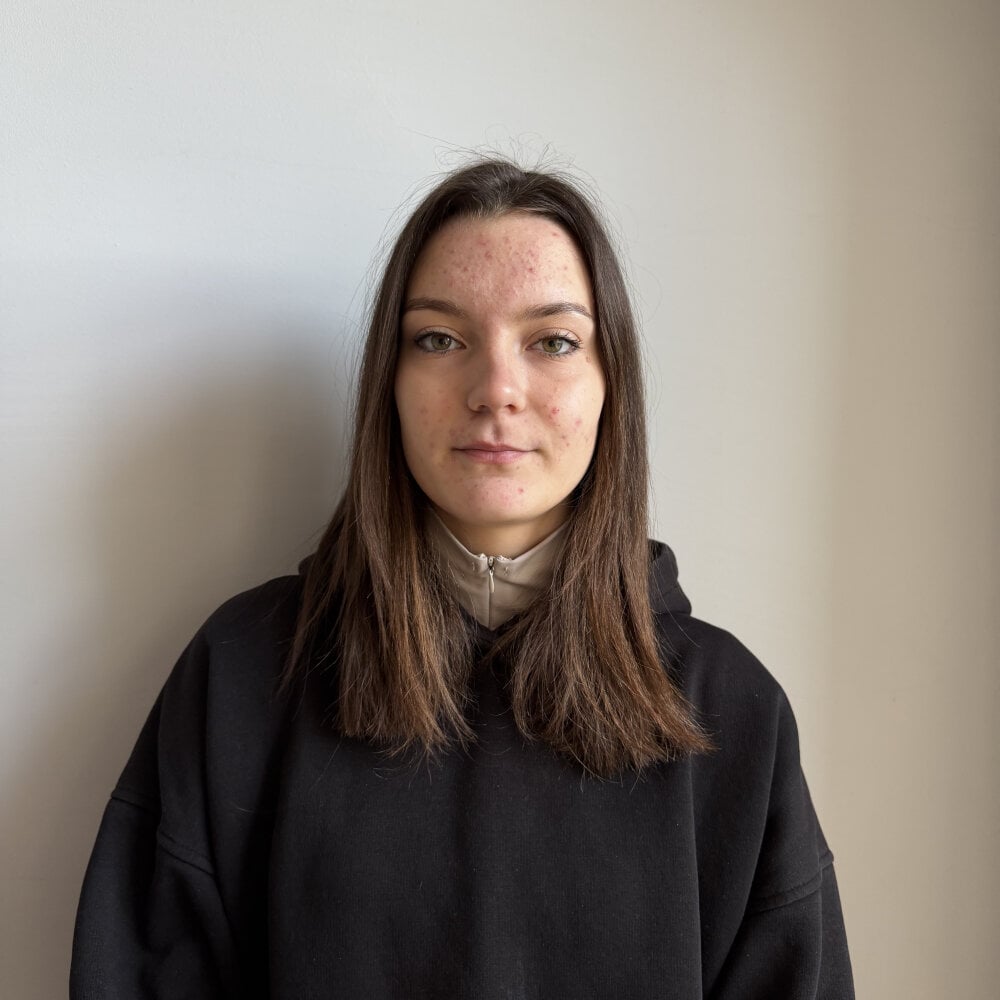 myliveeroticcams.com betty_holt livesex profile in up-your-ass-and-to-the-left cams