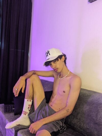 dylan_andrew from stripchat