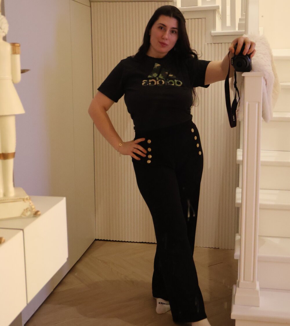 Valet1na45's Offline XXX Chat