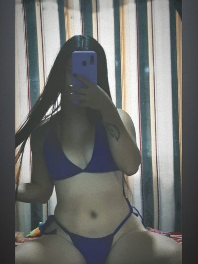 Azuna25 - petite white