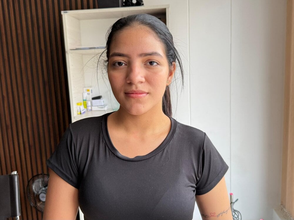 myliveeroticcams.com emmasmitth livesex profile in colombia-co cams