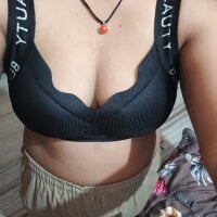 HotAishaa's webcam live show