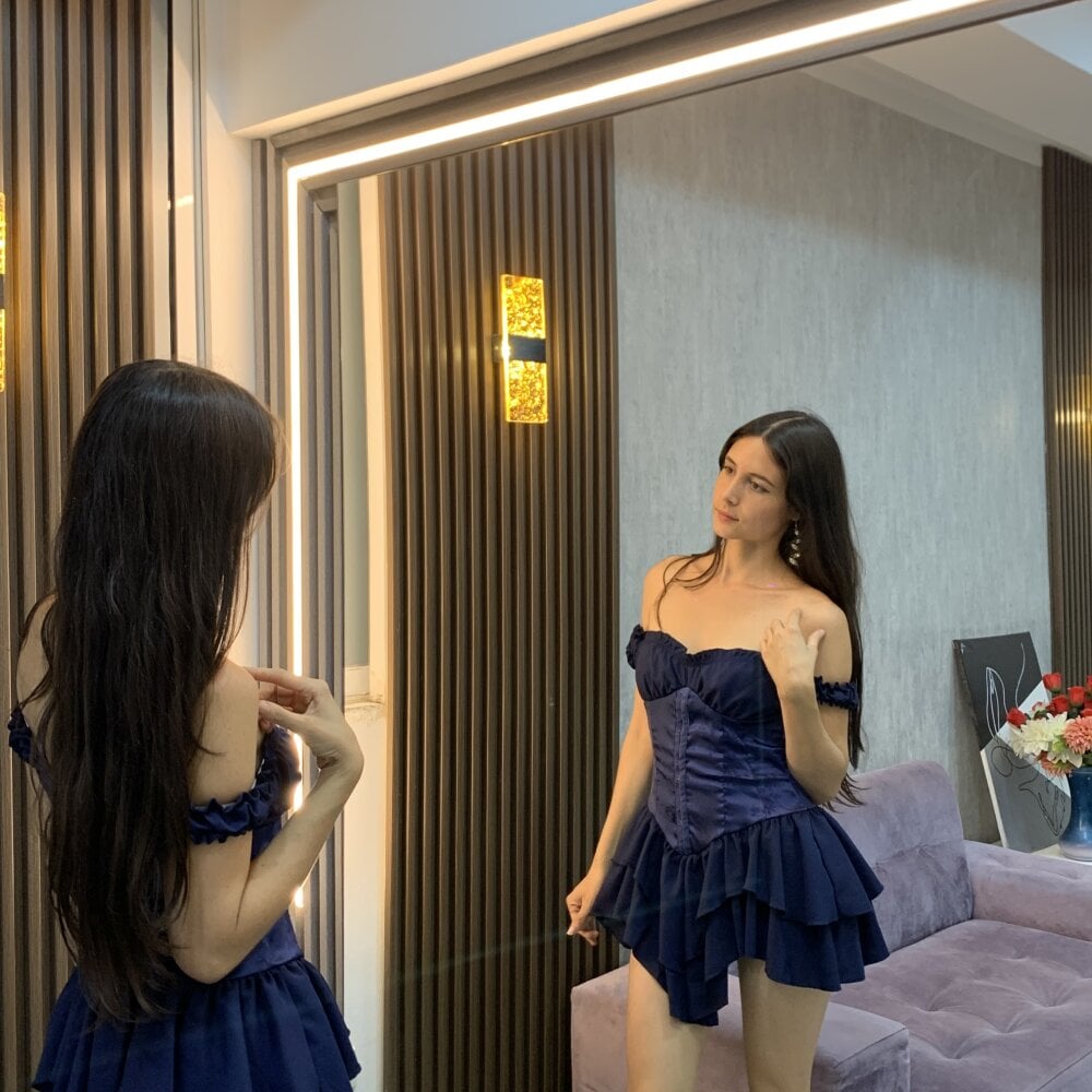 livesexr.com rachel_foxy livesex profile in here-must-be-some-joke cams