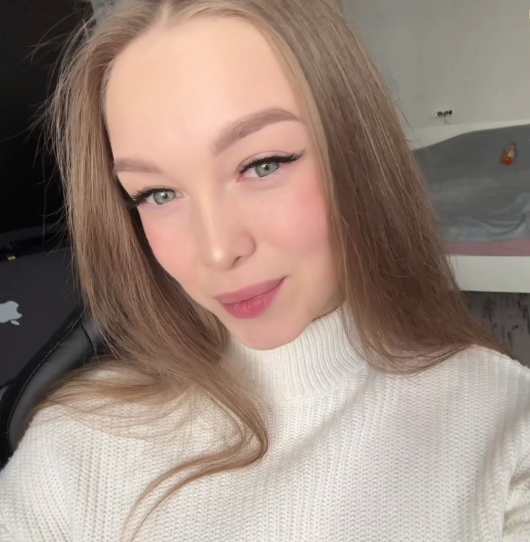 pornsexycams.com laurynkand livesex profile in grey-hair cams