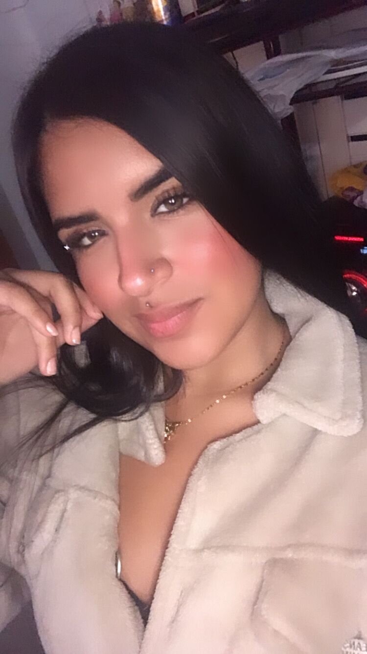 Chloe_Garry