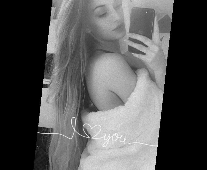 Live sex webcam photo for Lola588 #289808989