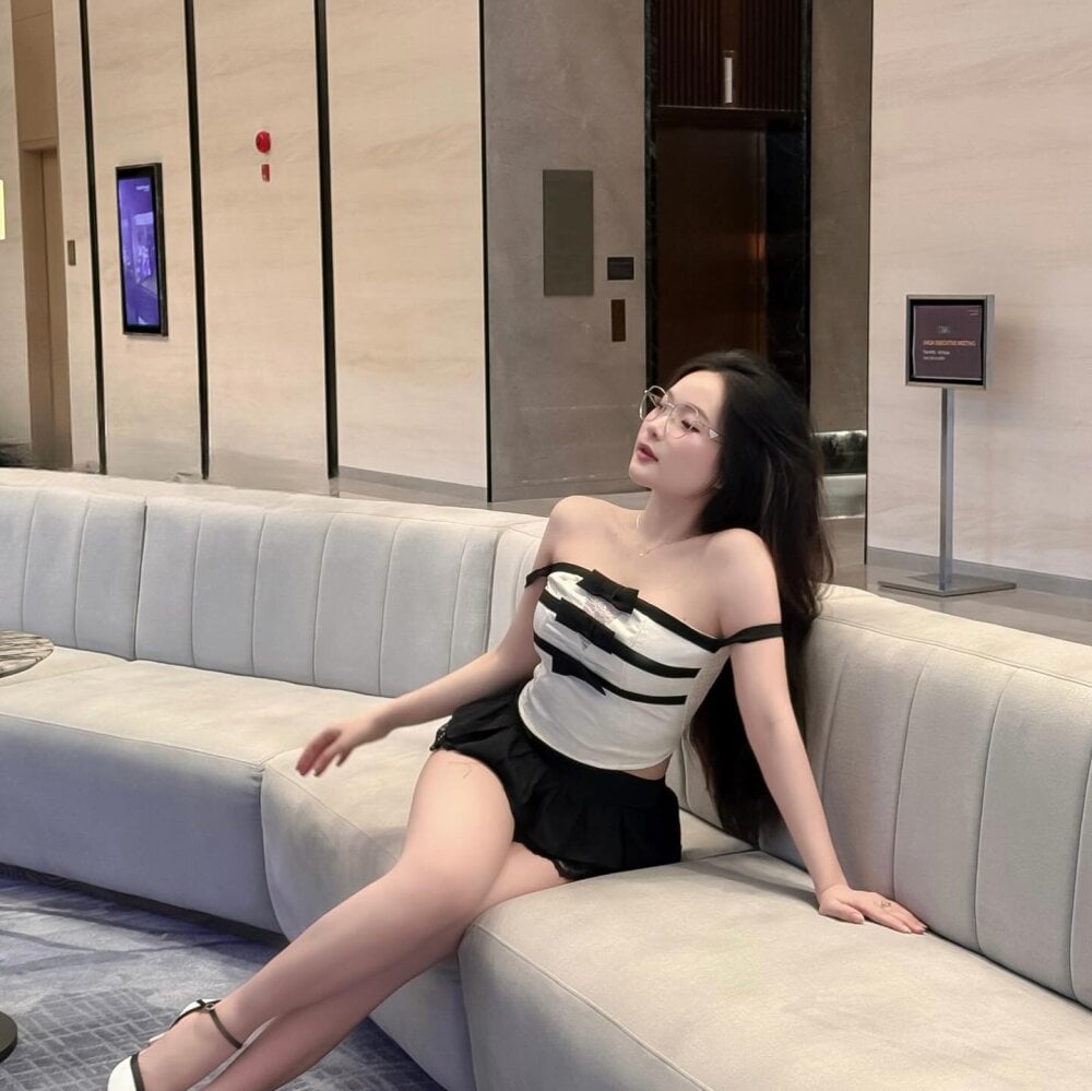 virgin22_office from stripchat