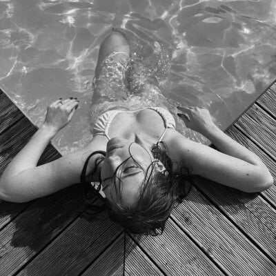 KissOfFlame Female Athletic Online Webcam Chat