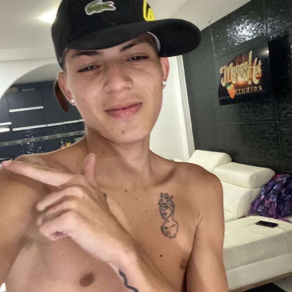mangohotstudio from stripchat