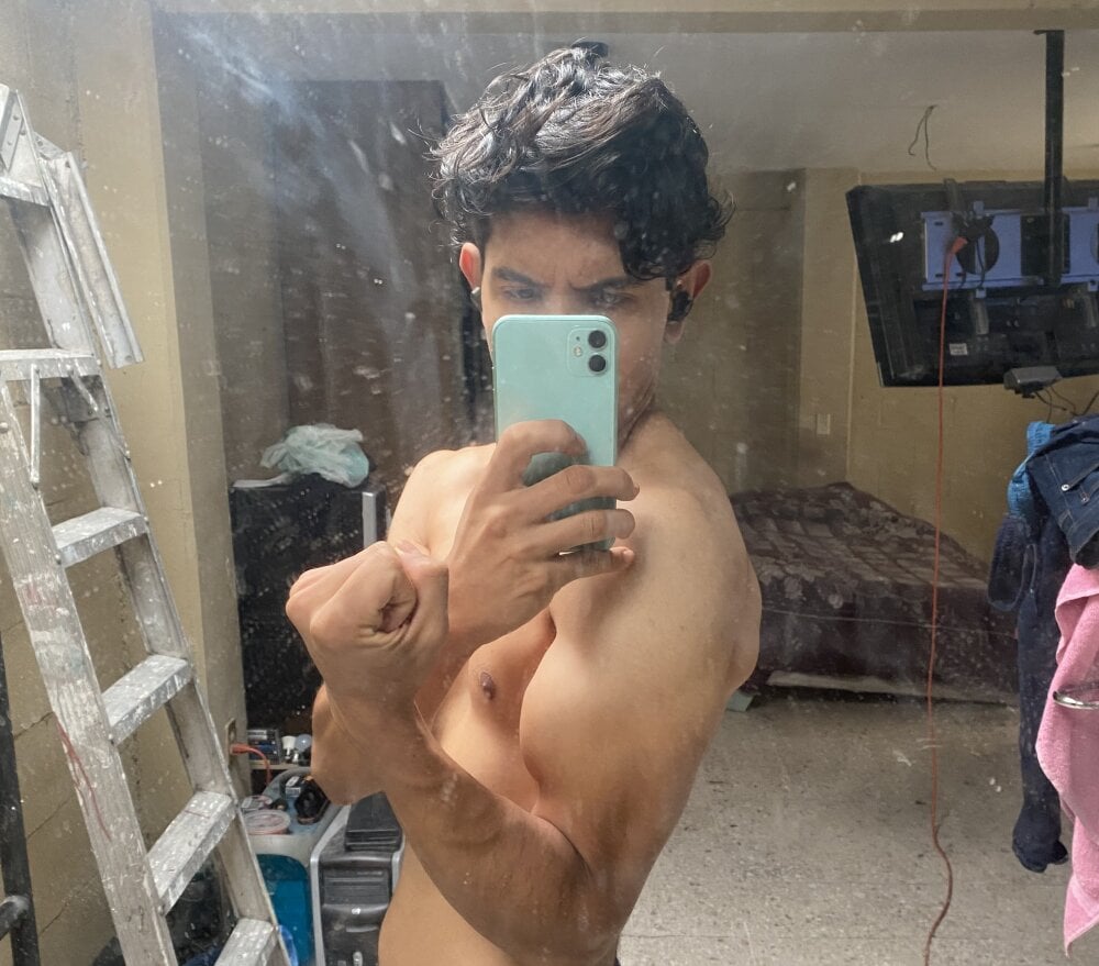 tomahto- from stripchat