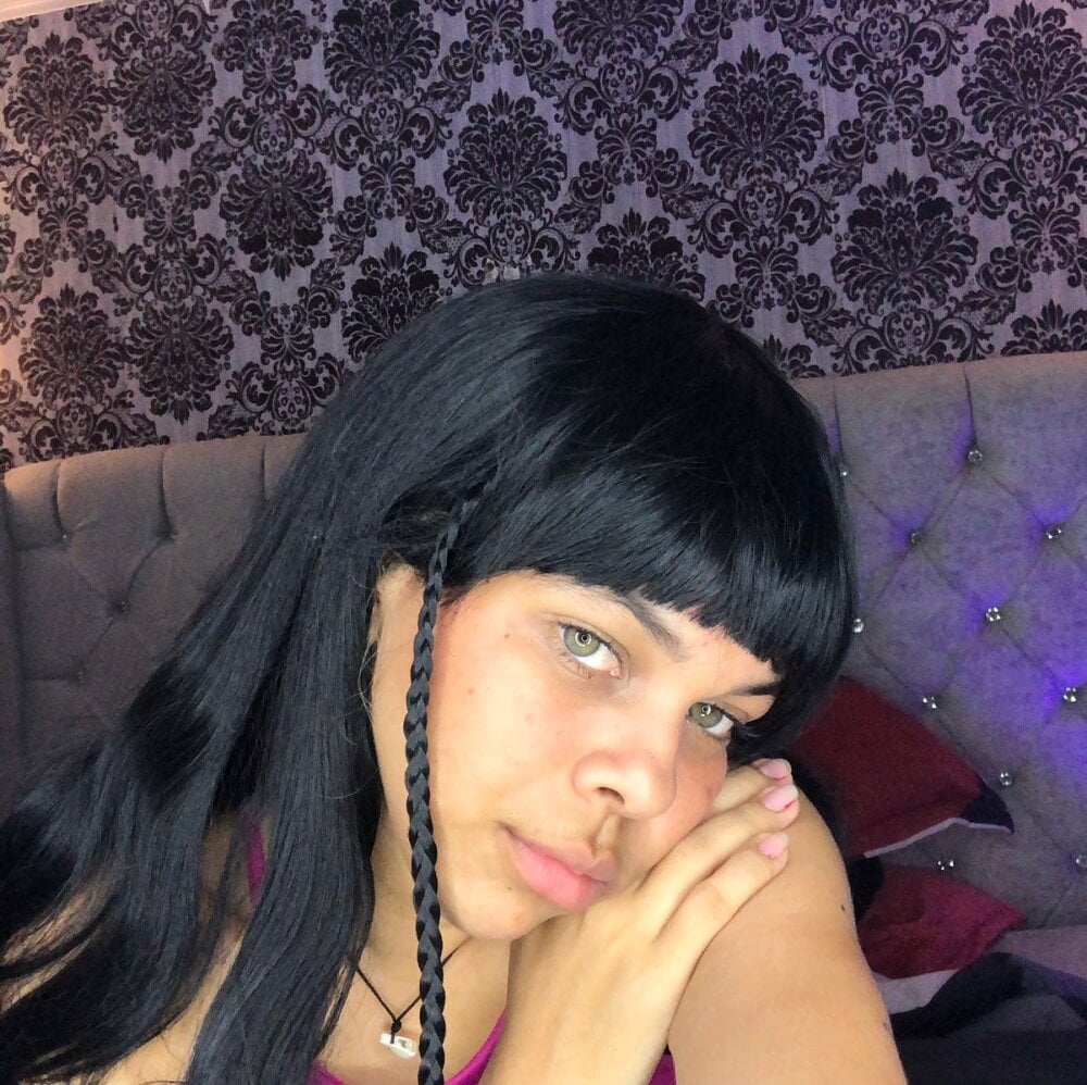 Live sex webcam photo for Tiny_gaby #289921473