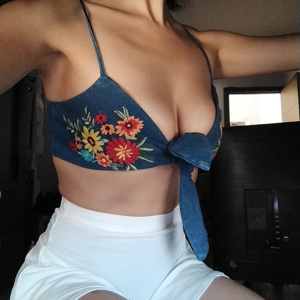 cheapadultsexcams.com lollysmile26 livesex profile in spanish cams
