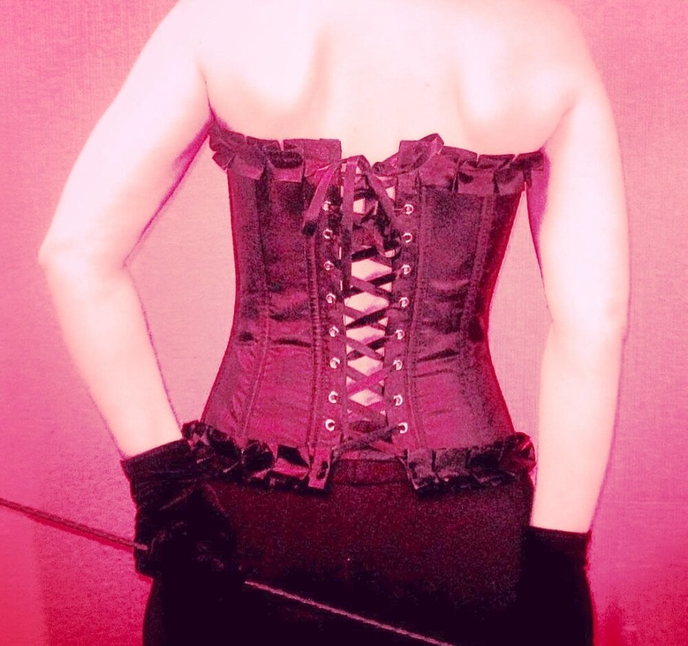 Live sex webcam photo for hairyhousewife #282569161