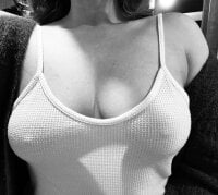 แชท XXX สดของ NeverPlayForTheAudience