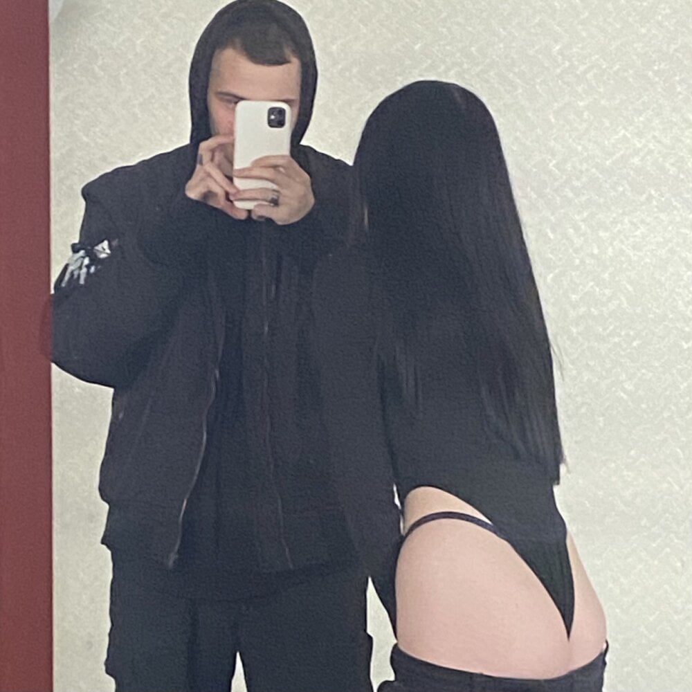 horny_couplebb's Offline XXX Chat