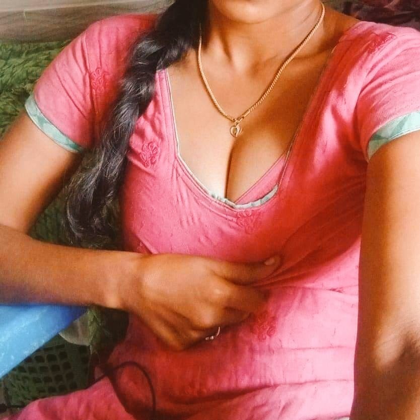 Tamilsexybanu's Offline XXX Chat