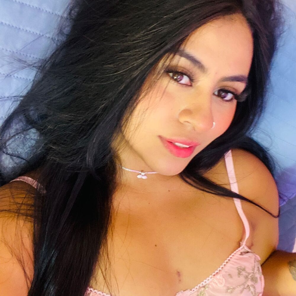 Mia_cm: офлайн-секс-чат