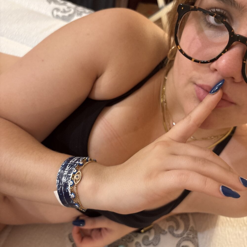 Luna-Strips' Offline XXX Chat