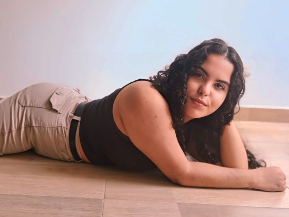 sexlivecamsites.com elara_nova livesex profile in english cams