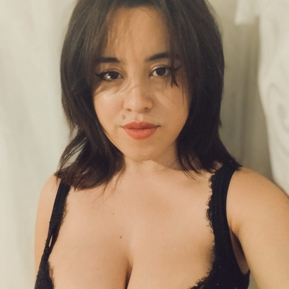 stripchat missnia webcam profile pic via sexlivecamsites.com