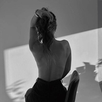 pornos.live EmberShy livesex profile in blond-hair cams