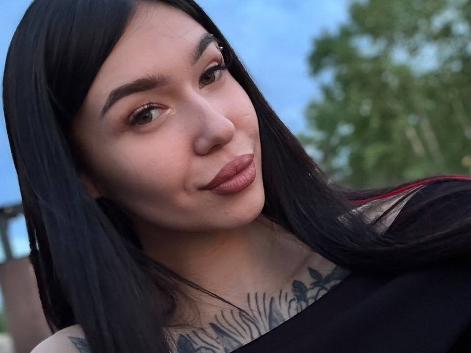 ArianaWalker77 profile