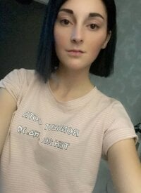 Daniela_Moan's Offline Chat Room