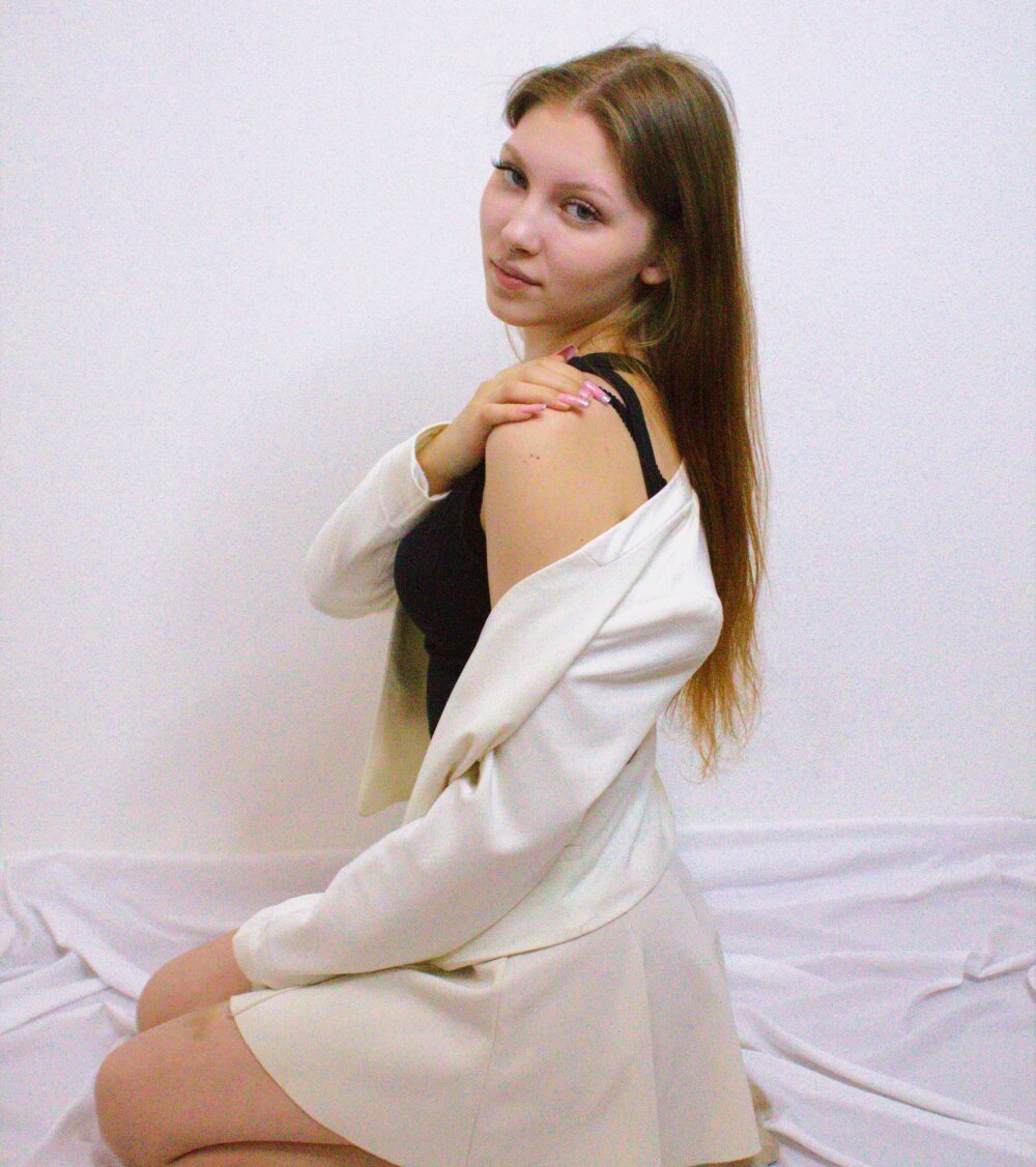 free6cams.com yunarosee livesex profile in blond-hair cams