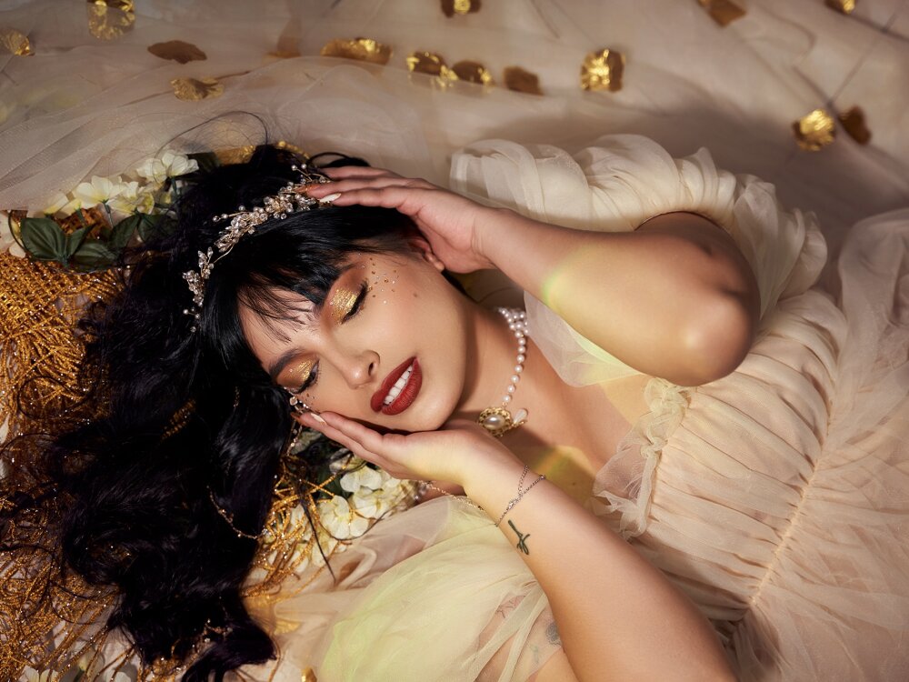 Live sex webcam photo for BrianaCas #281359789