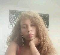 Amarantha_Hans1's Offline Chat Room