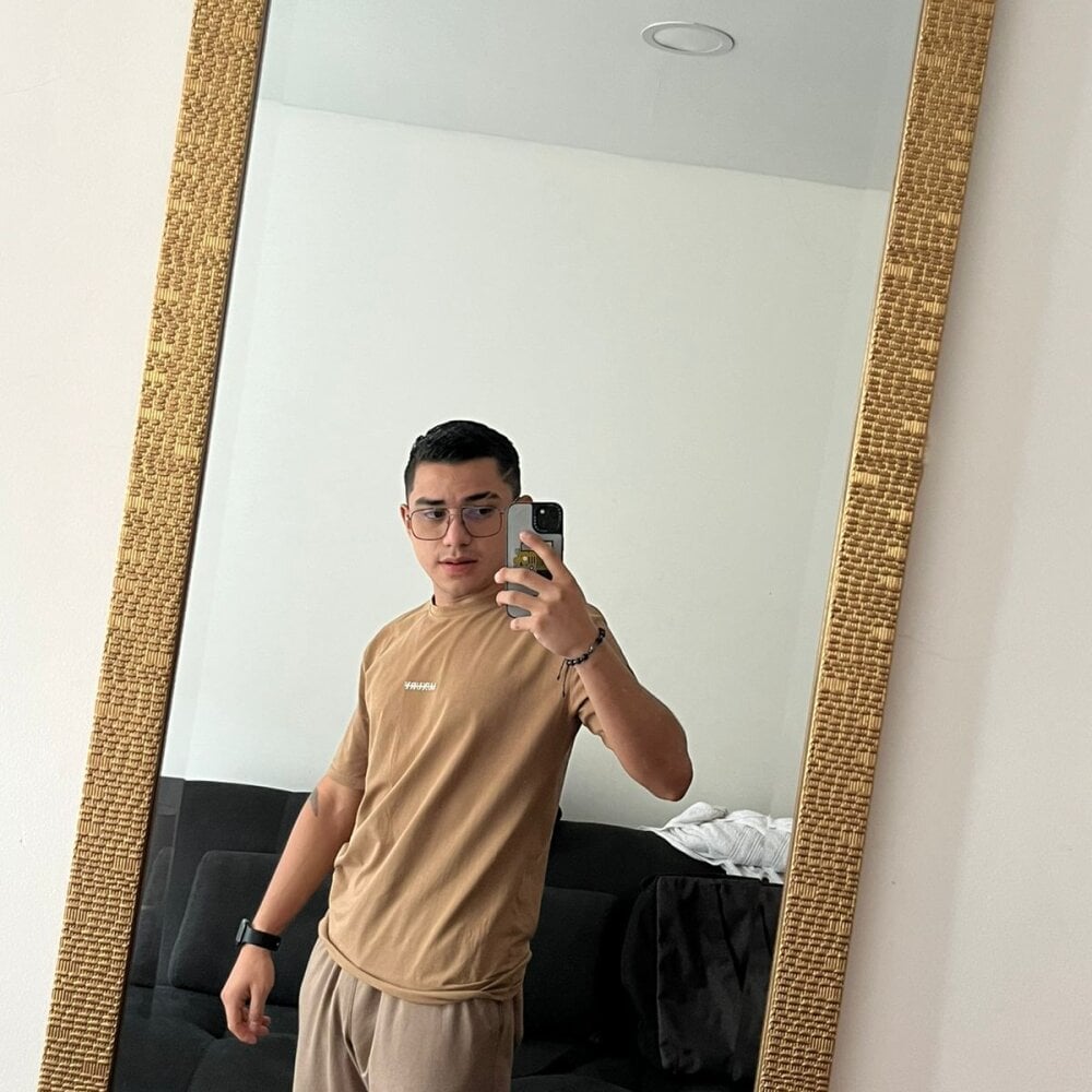 ruiz2416 from stripchat