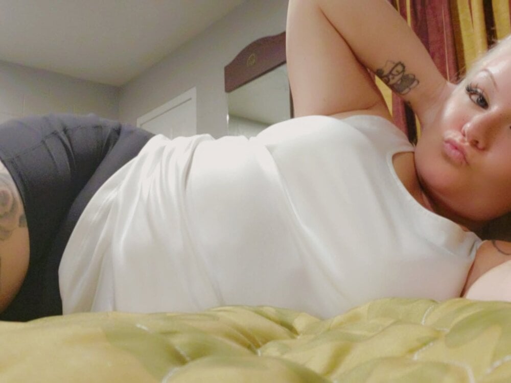 smoothlikemilk09 from stripchat