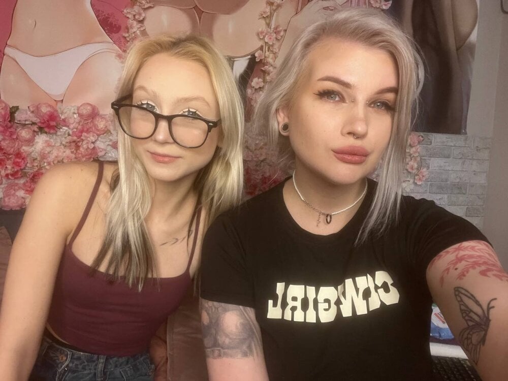 DriveThruDolls' Live XXX Chat