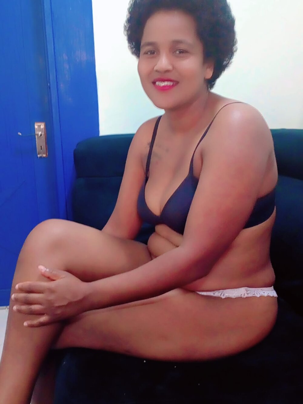 stripchat carameldiva01 webcam profile pic via elivecams.com
