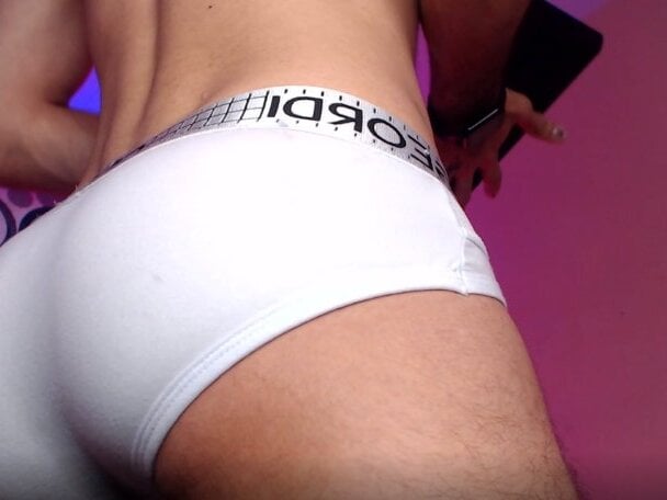 _YOURHERO's Offline XXX Chat