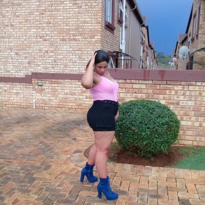 shortqueenx2 from stripchat