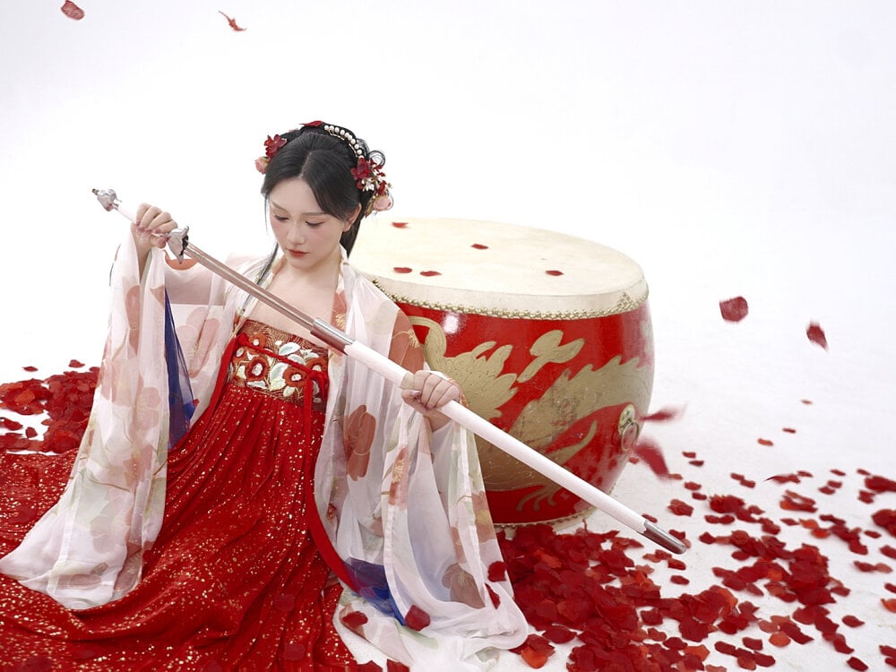 stripchat shining-elle webcam profile pic via amateursex-livecam.com