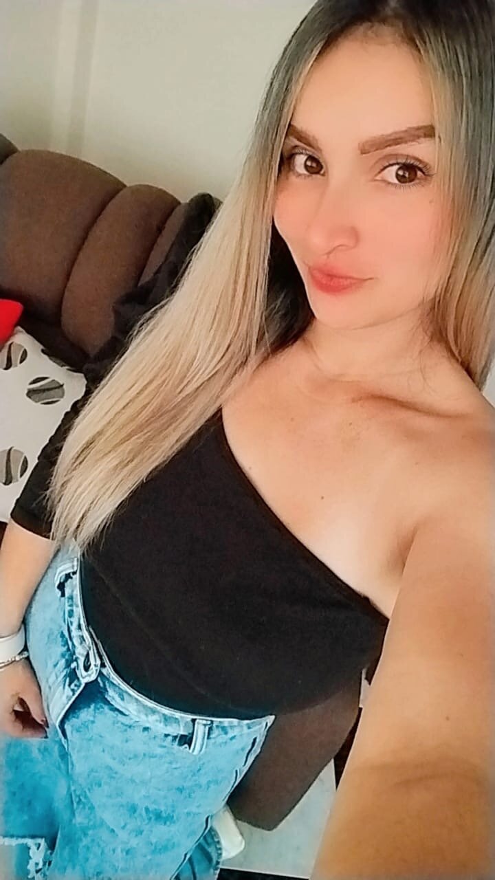 Hot-Bella_
