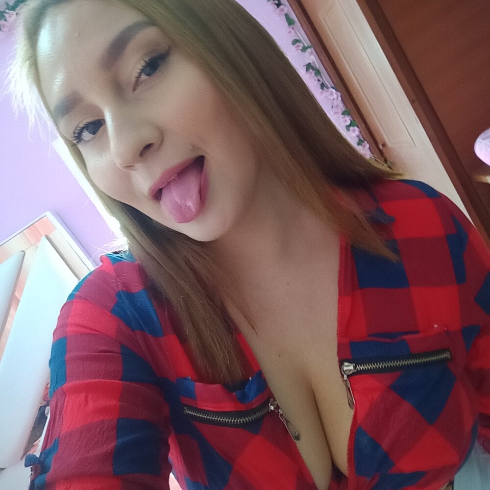 Live sex webcam photo for Celeste-Evans #288177807