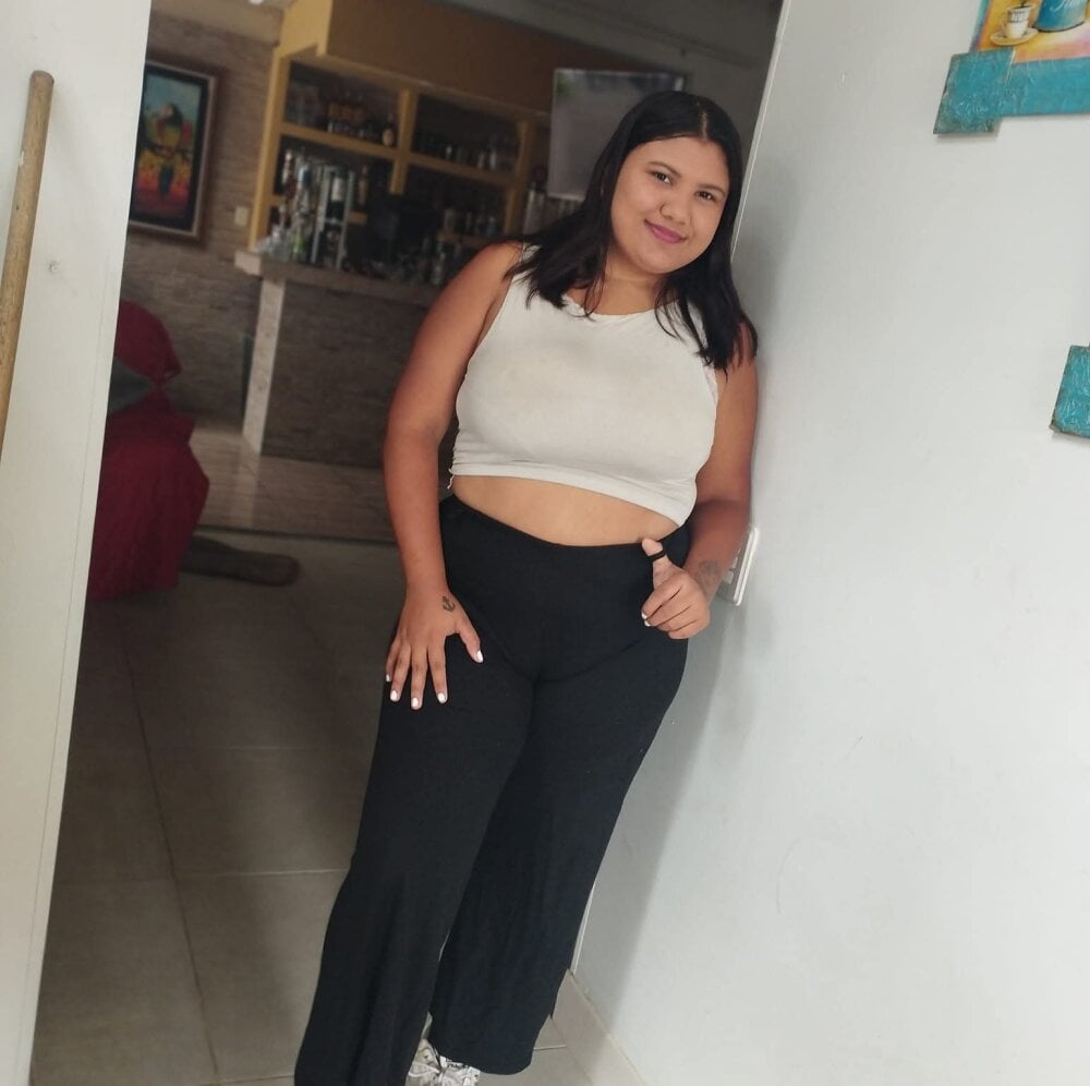 mega-camsex.net aliyah_ramana livesex profile in bisexual cams