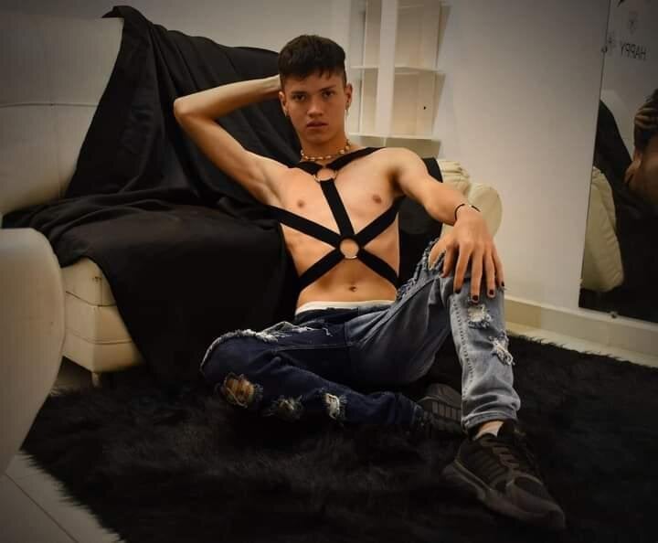 bigdick_latino from stripchat