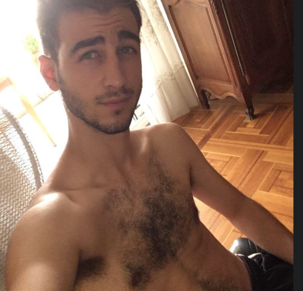 young_bear06's Offline XXX Chat