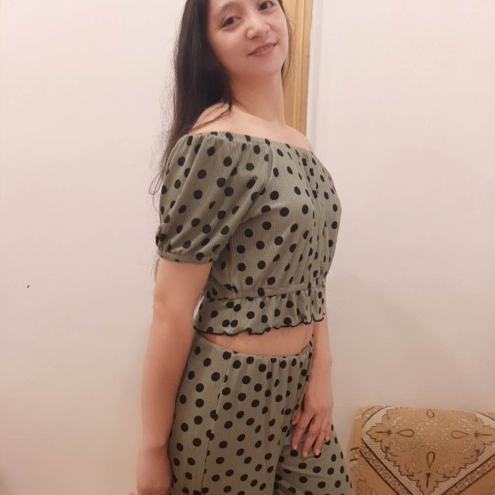 stripchat lhalyn060624 webcam profile pic via livesexasiancams.com