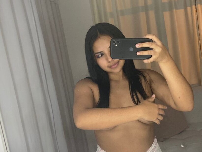 lamorena_18 🌃 free naked cam