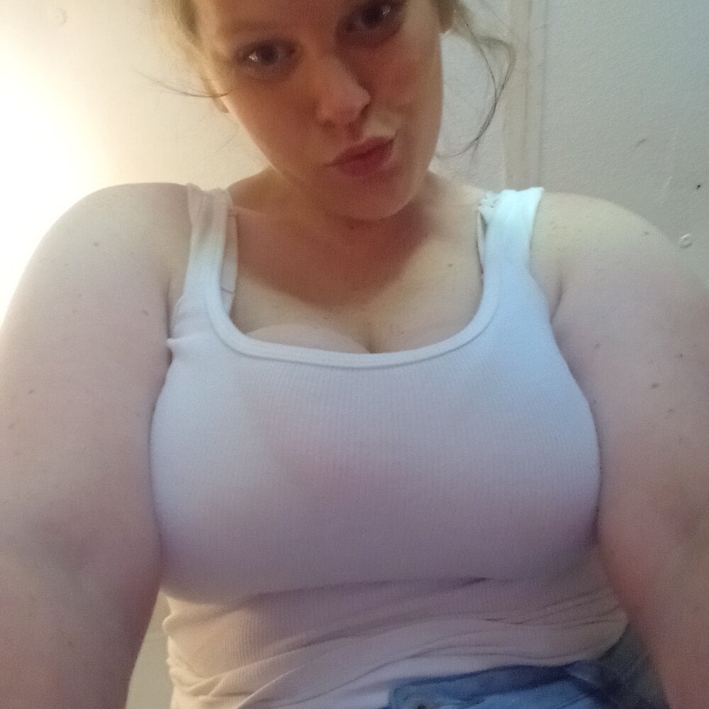 stripchat cumonkatie webcam profile pic via badgirlwebcam.com