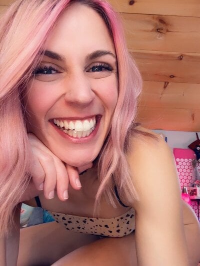 LittleLoftAngel on StripChat