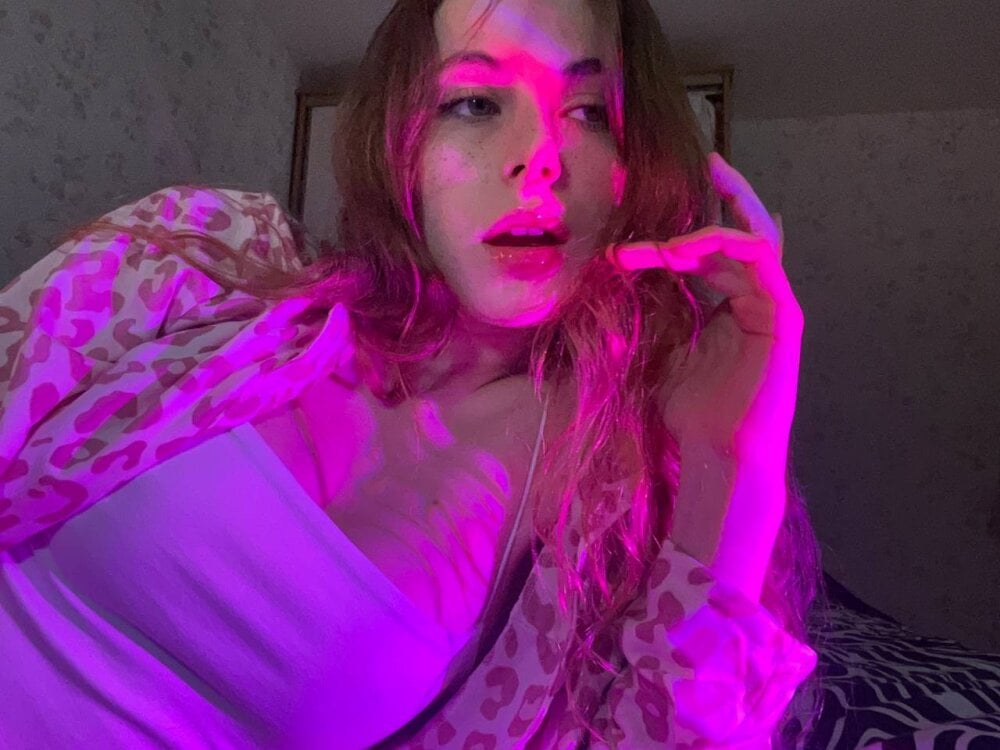 cherrywavess from stripchat