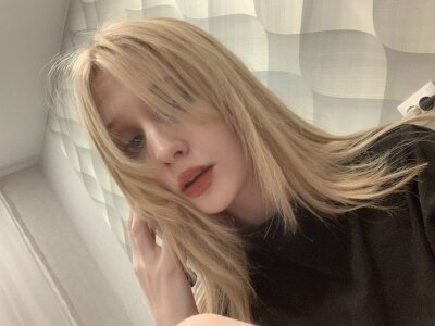 leya_demure 🍐 live online cam