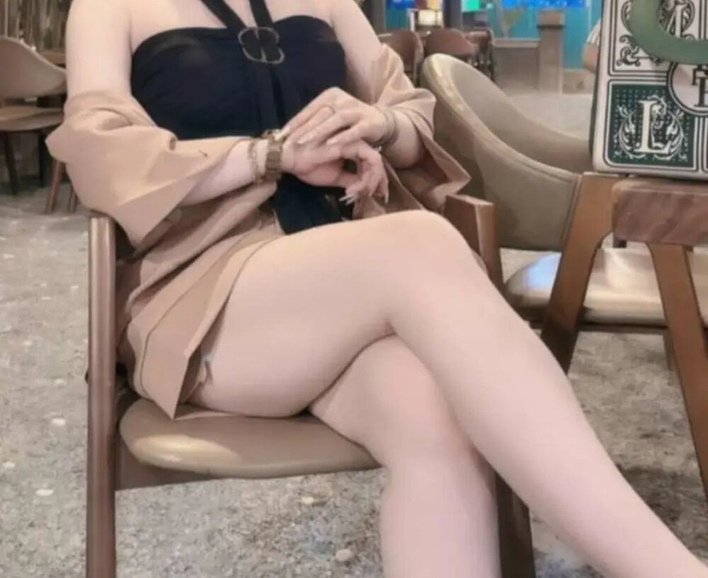 stripchat emi-gina webcam profile pic via livesexbbwcams.com