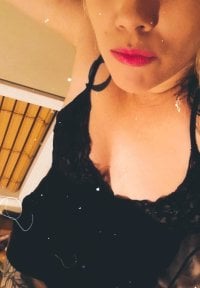 sissycrissy's Offline Chat Room